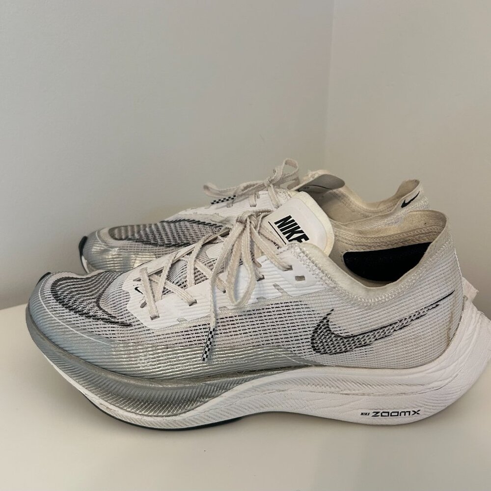 Women's Nike Zoomx Size 9.5 (White and Black) - Picture 2 of 6